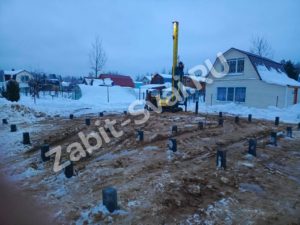 Забивка свай С.30.15 под дом из бревна зимой 11 300x225 - Забивка-свай-С.30.15-под-дом-из-бревна-зимой-11
